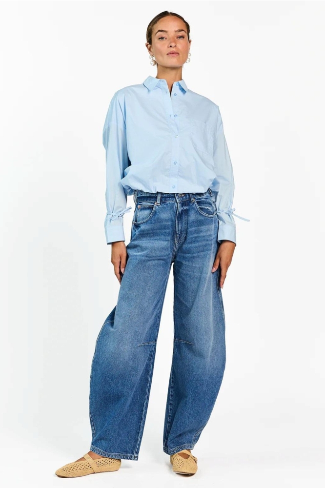 Aaiko blauwe dames blouse | Model