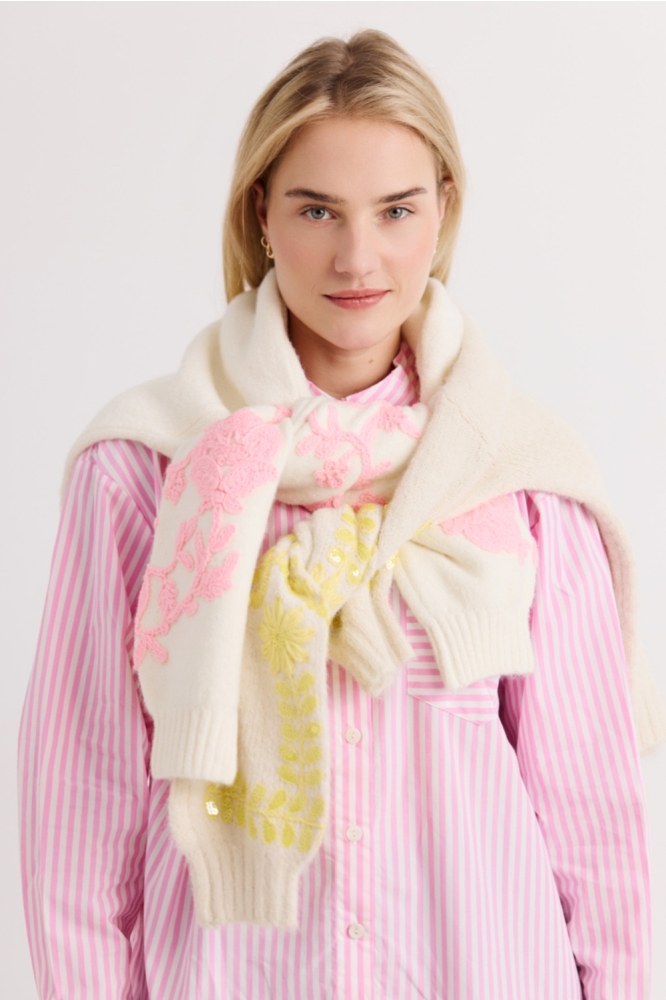 LolaLiza roze dames blouse | Model vooraanzicht