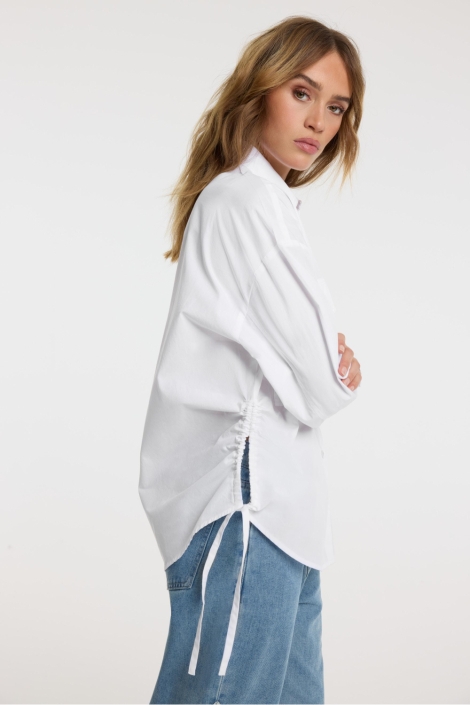Refined Department witte dames blouse | Model zijaanzicht