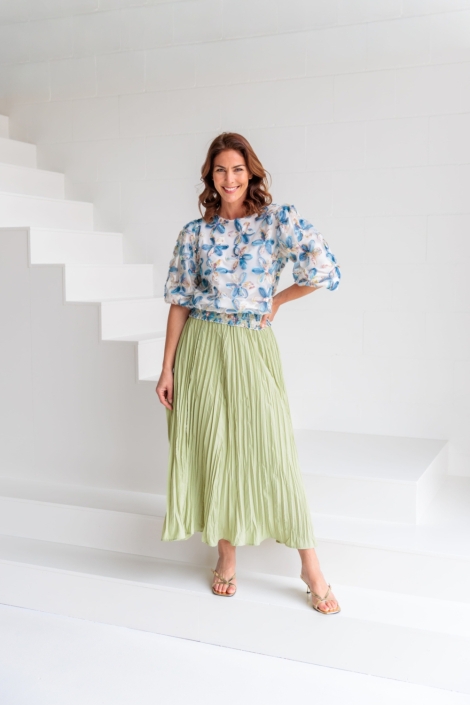 NED blauwe dames blouse | Sfeerbeeld, In situatie