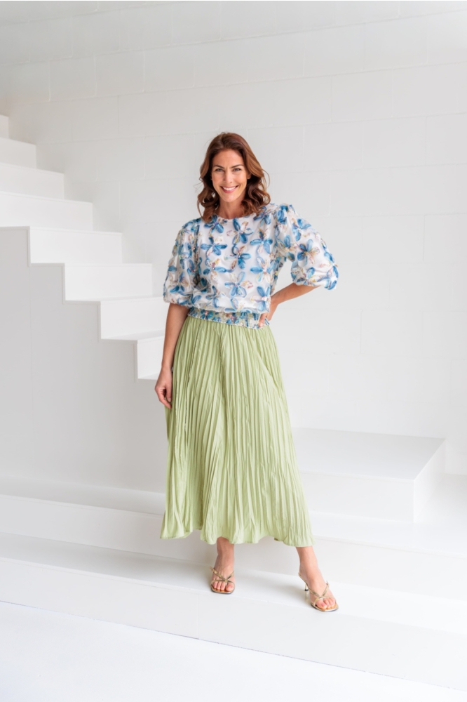 NED blauwe dames blouse | Sfeerbeeld, In situatie