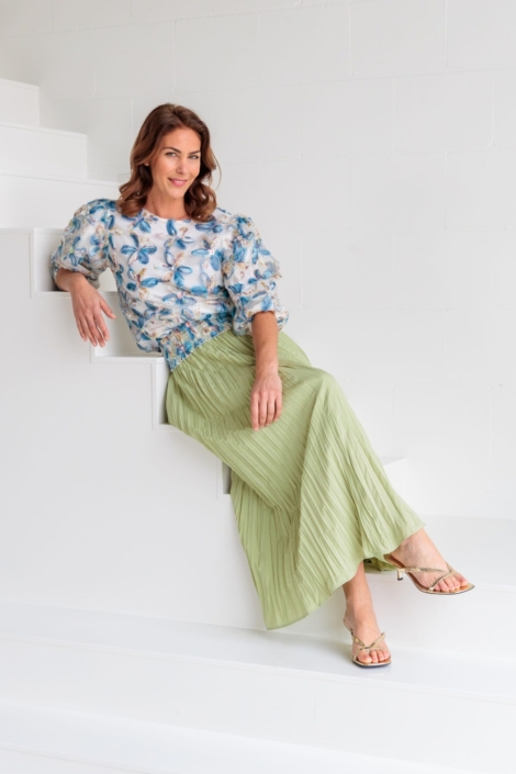 NED blauwe dames blouse | Sfeerbeeld, In situatie