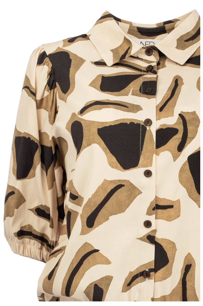 NED beige dames blouse | Sfeerbeeld, In situatie