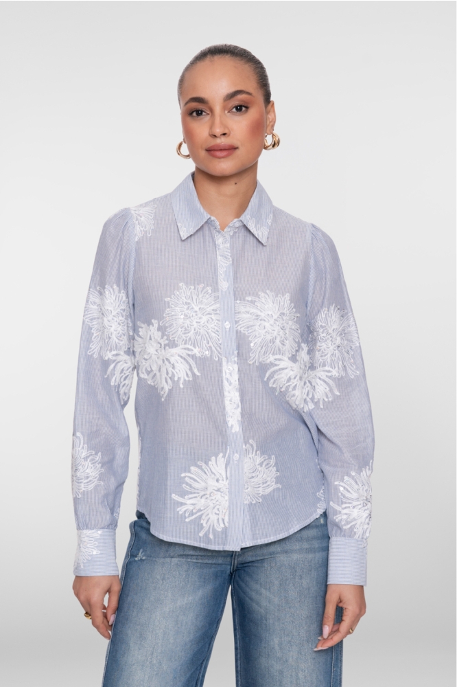 Geisha blauwe dames blouse | Model vooraanzicht