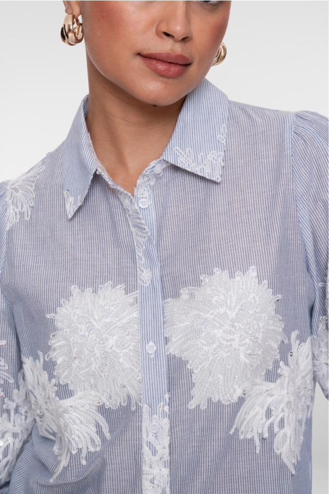 Geisha blauwe dames blouse | Close up