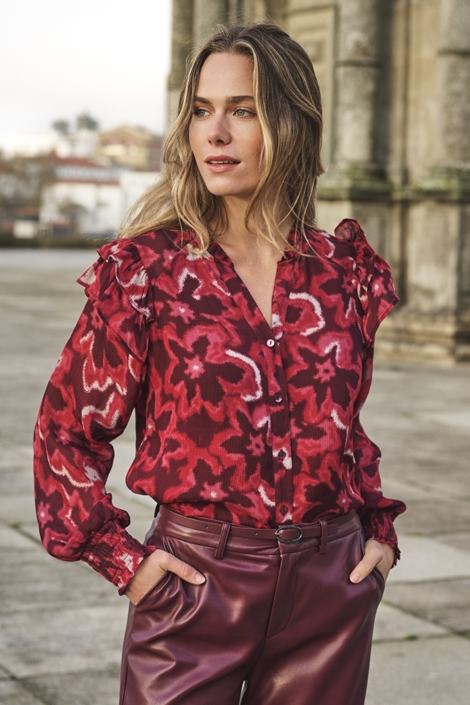 EsQualo rode dames blouse | Sfeerbeeld, In situatie