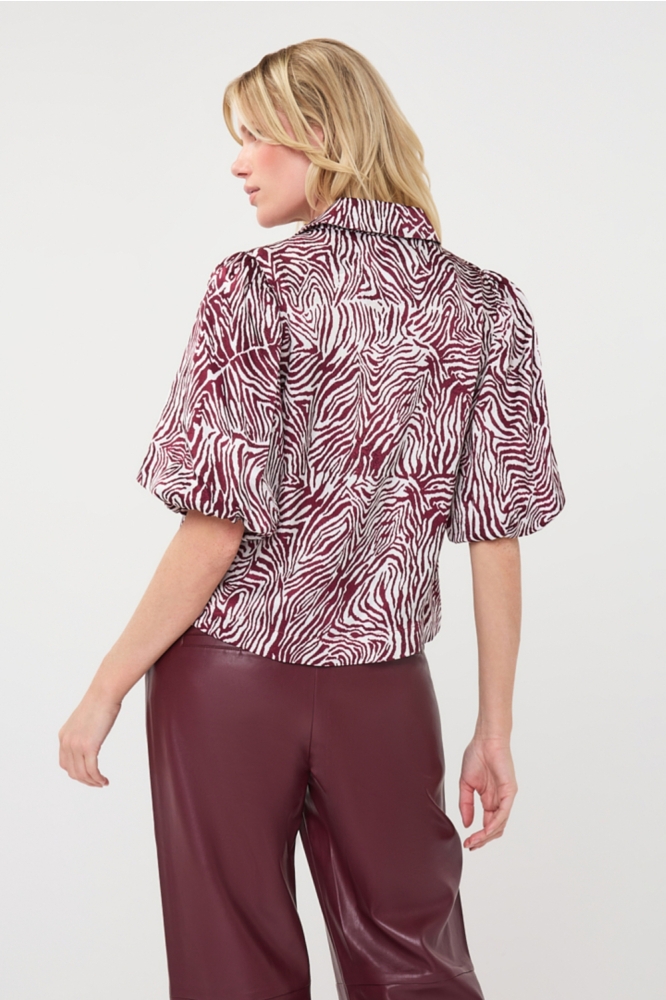EsQualo rode dames blouse | Model achteraanzicht