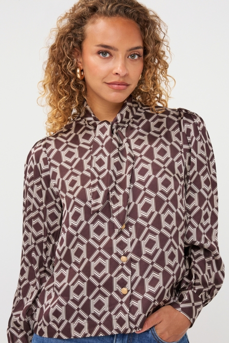 EsQualo bruine dames blouse | Model vooraanzicht