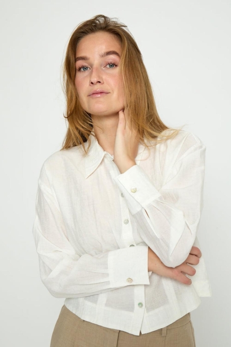 Minus ecru dames blouse | Model vooraanzicht