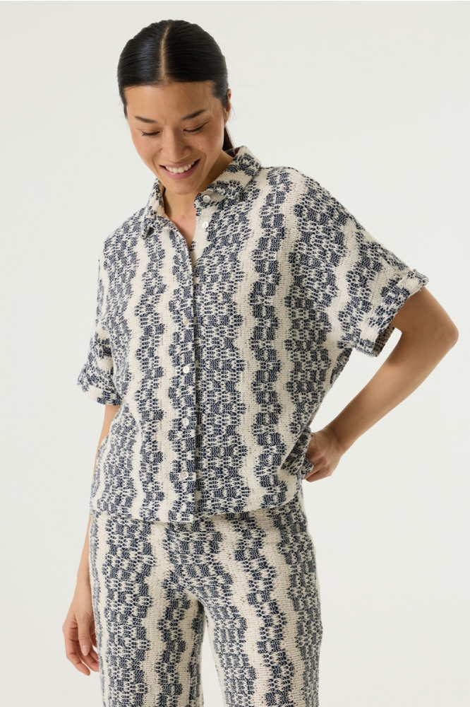 Garcia ecru dames blouse | Model vooraanzicht