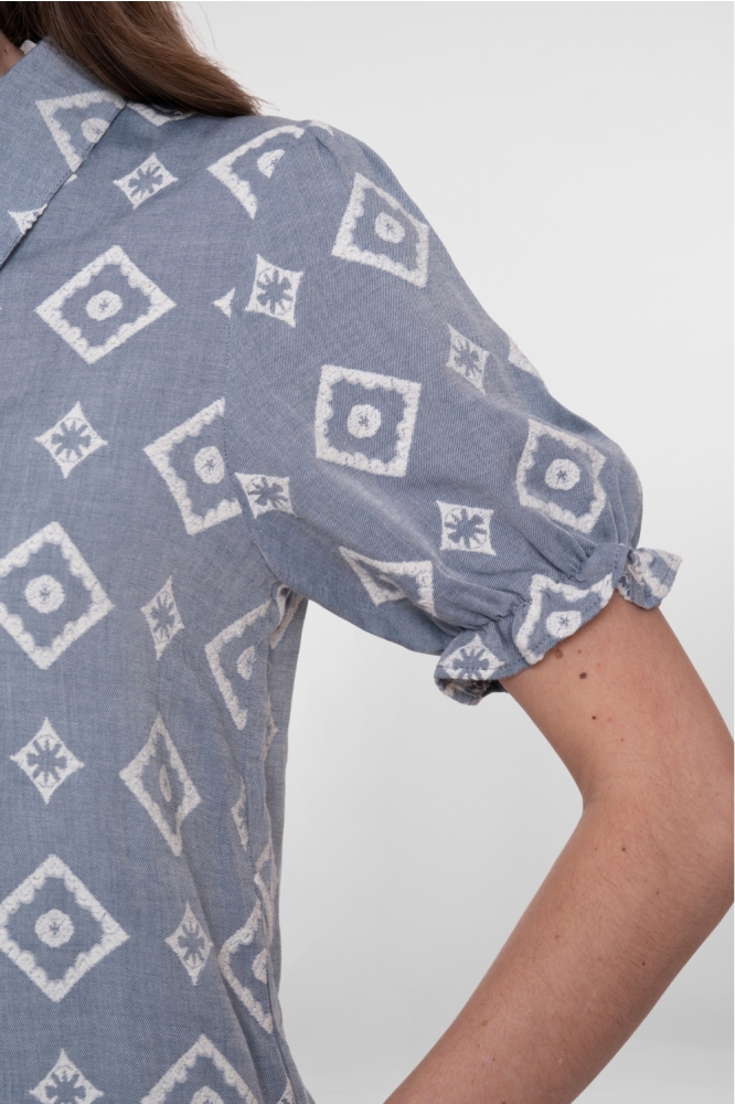 Geisha blauwe dames blouse | Close up