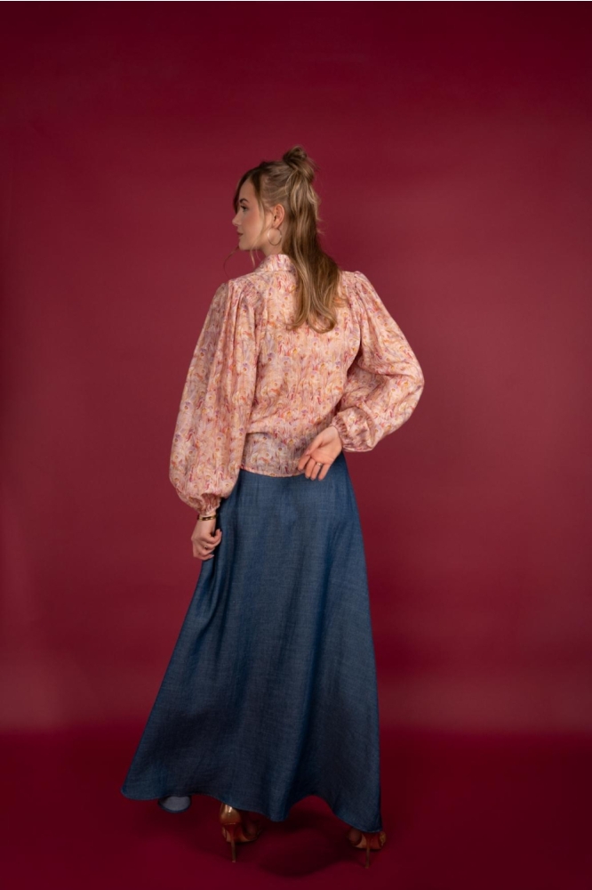 I-coni-K multi color dames blouse | Model achteraanzicht