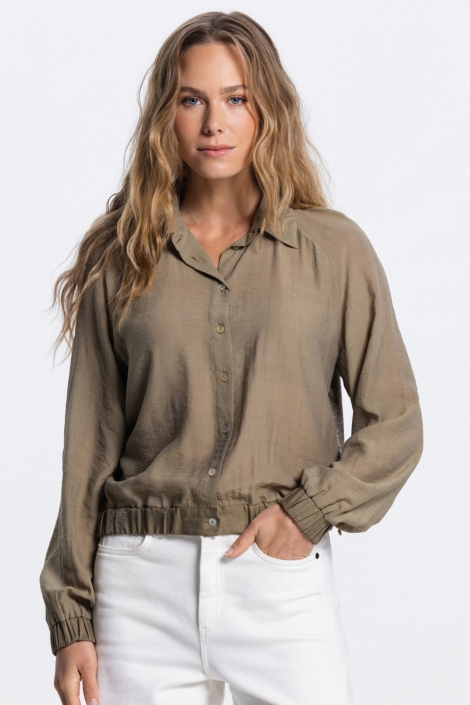 Juffrouw Jansen groene dames blouse | Model vooraanzicht