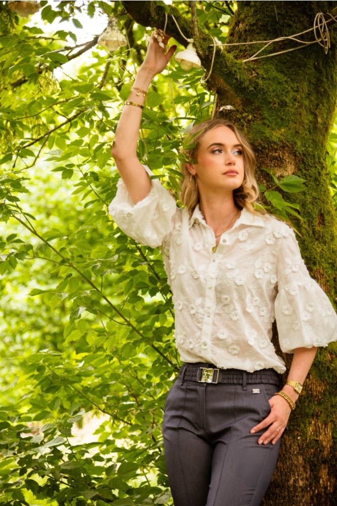 I-coni-K witte dames blouse | Sfeerbeeld, In situatie