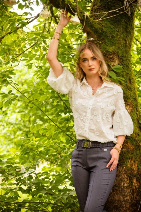 I-coni-K witte dames blouse | Sfeerbeeld, In situatie