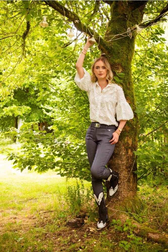 I-coni-K witte dames blouse | Sfeerbeeld, In situatie