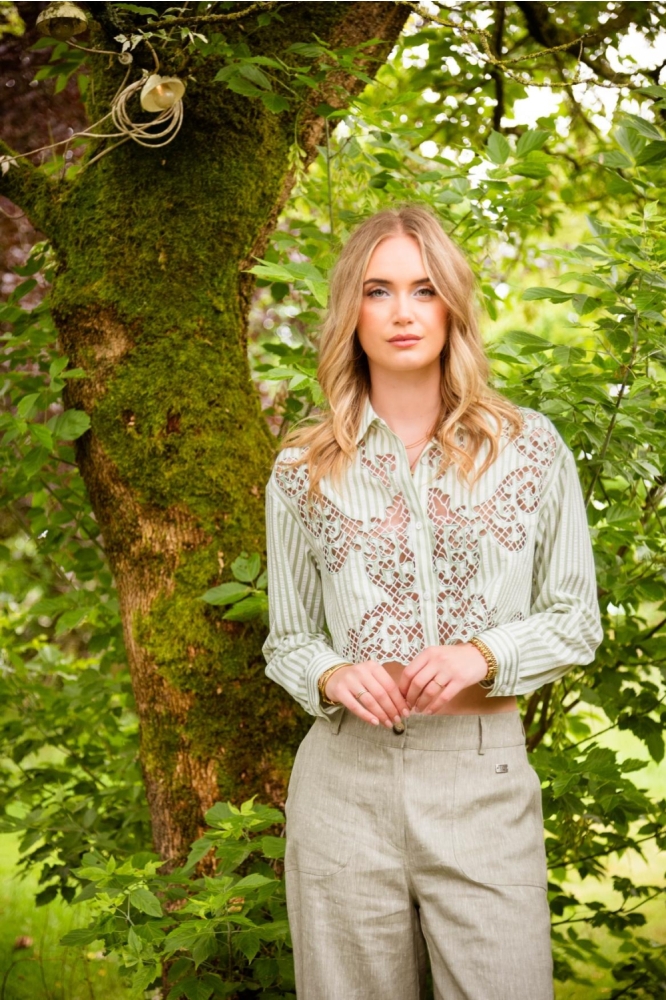 I-coni-K groene dames blouse | Sfeerbeeld, In situatie