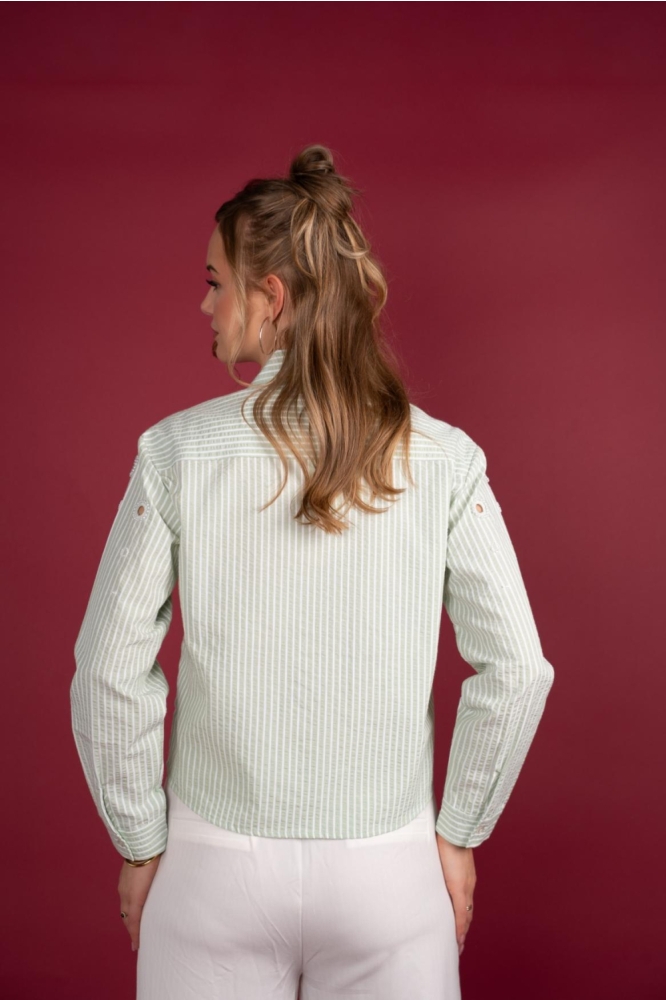 I-coni-K groene dames blouse | Model achteraanzicht