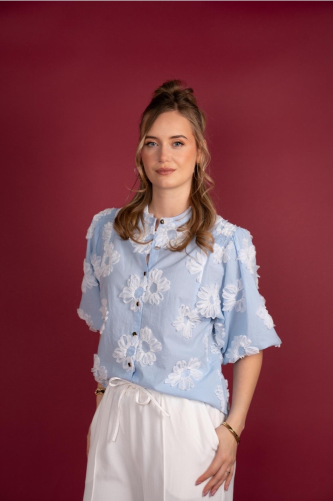 I-coni-K blauwe dames blouse | Model vooraanzicht