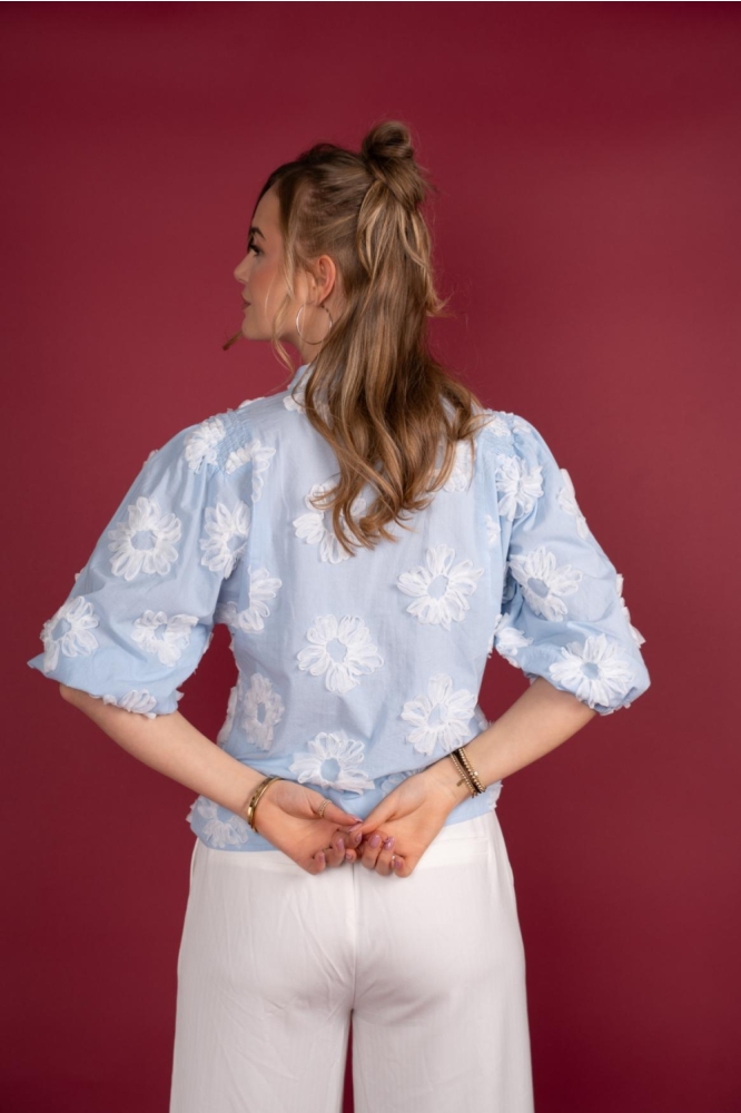 I-coni-K blauwe dames blouse | Model achteraanzicht