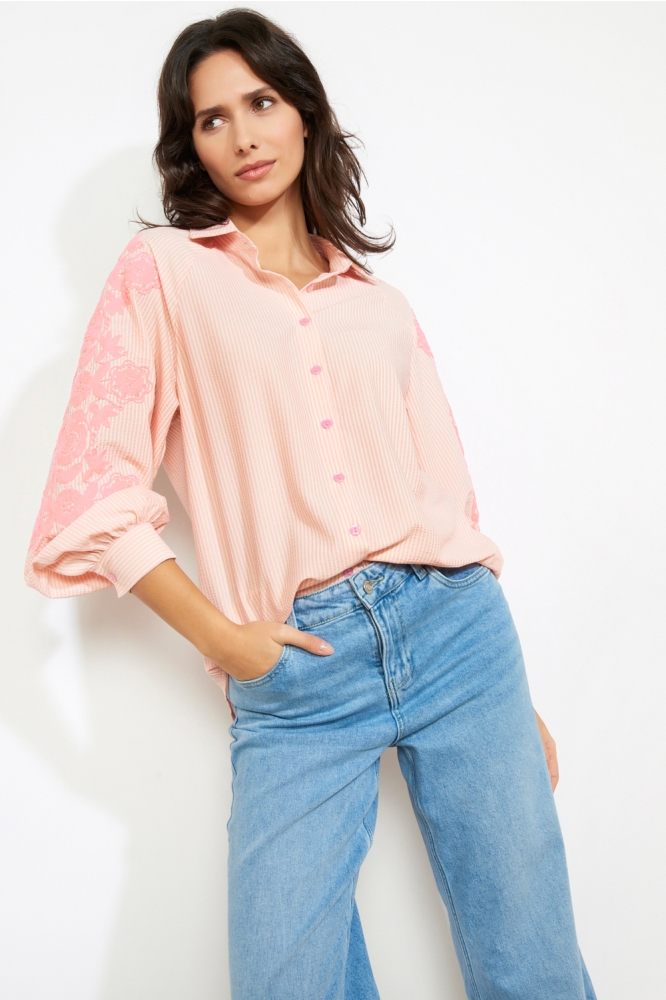LolaLiza roze dames blouse | Model vooraanzicht