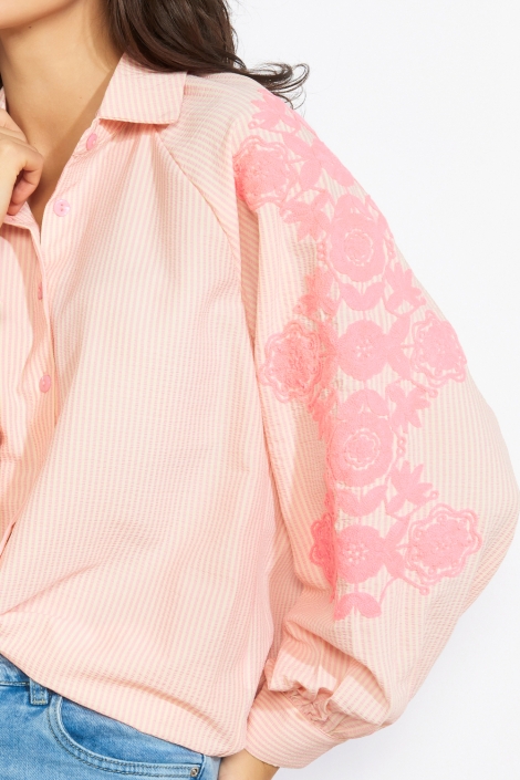 LolaLiza roze dames blouse | Close up