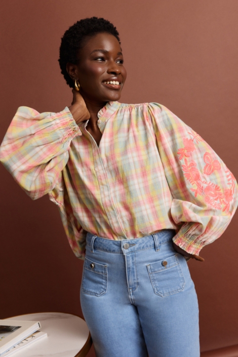 LolaLiza beige dames blouse | Model vooraanzicht