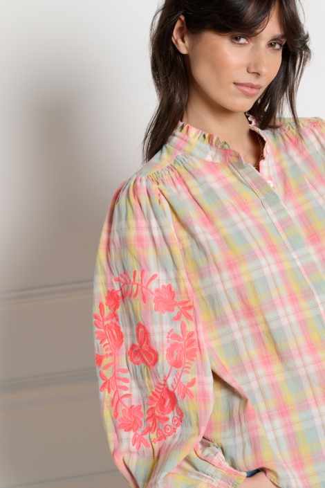 LolaLiza beige dames blouse | Close up