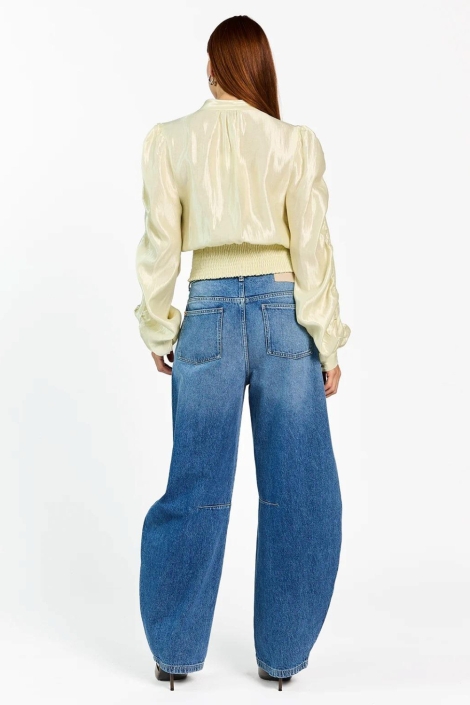 Aaiko gele dames blouse | Model achteraanzicht