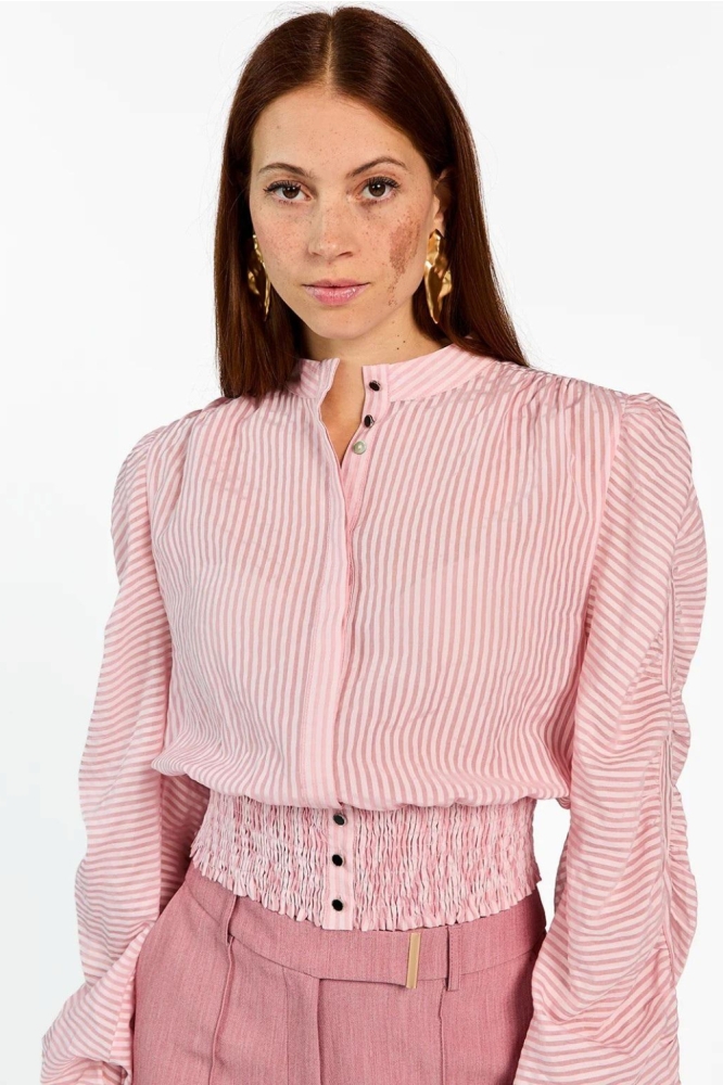 Aaiko roze dames blouse | Model vooraanzicht