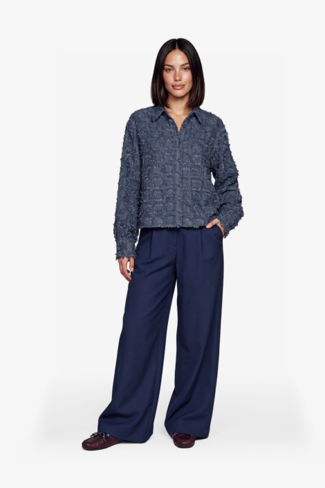Fluresk blauwe dames blouse | Model vooraanzicht