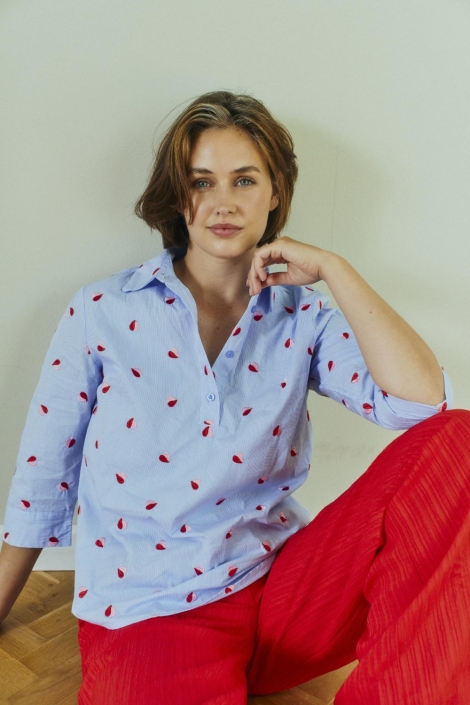 Freequent blauwe dames blouse | Model vooraanzicht