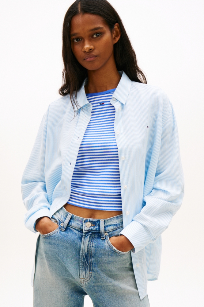 Tommy Jeans blauwe dames blouse | Model vooraanzicht