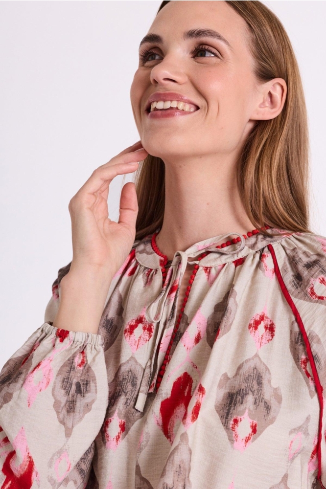 Freequent beige dames blouse | Close up