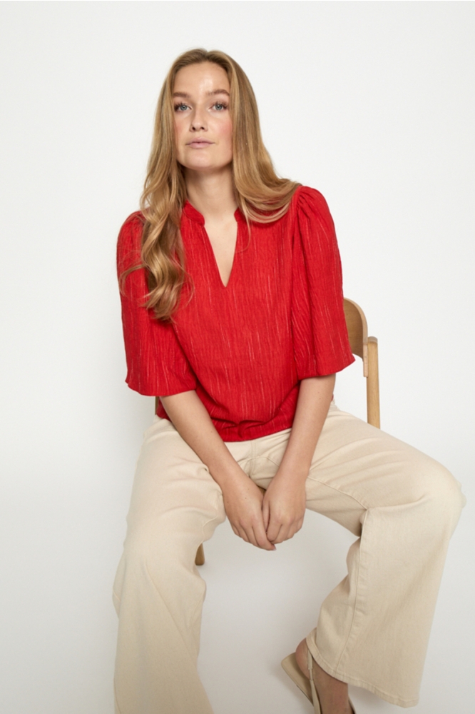 Peppercorn rode dames blouse | Model vooraanzicht