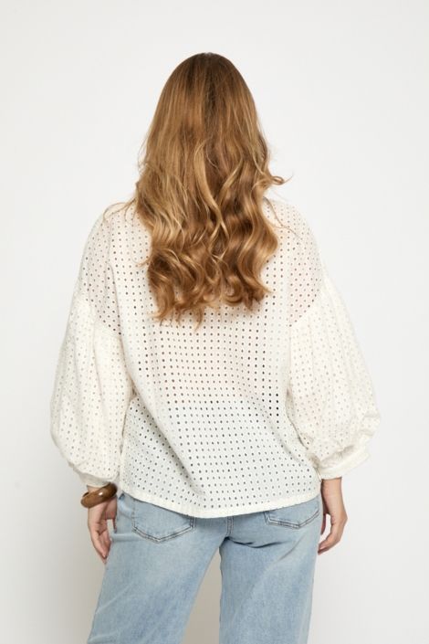 Peppercorn ecru dames blouse | Model achteraanzicht