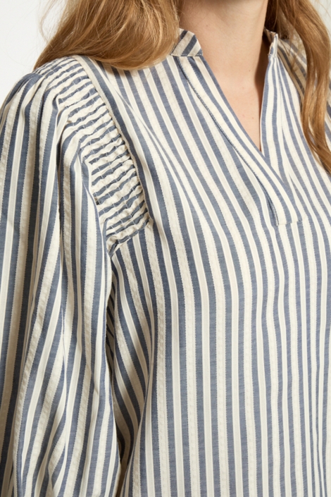 Peppercorn ecru dames blouse | Close up