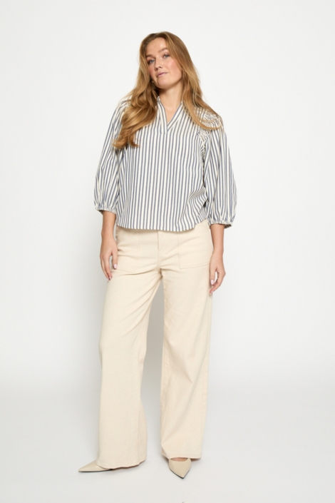 Peppercorn ecru dames blouse | Model