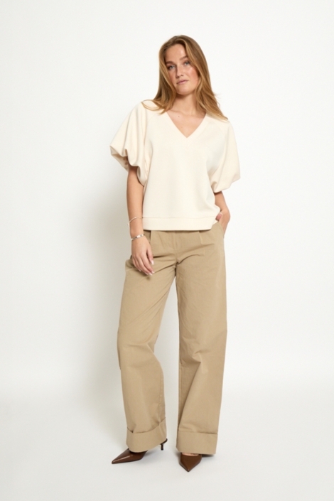 Peppercorn ecru dames sweater | Model