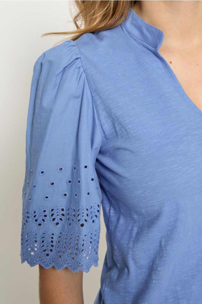 Peppercorn blauwe dames t-shirt | Close up