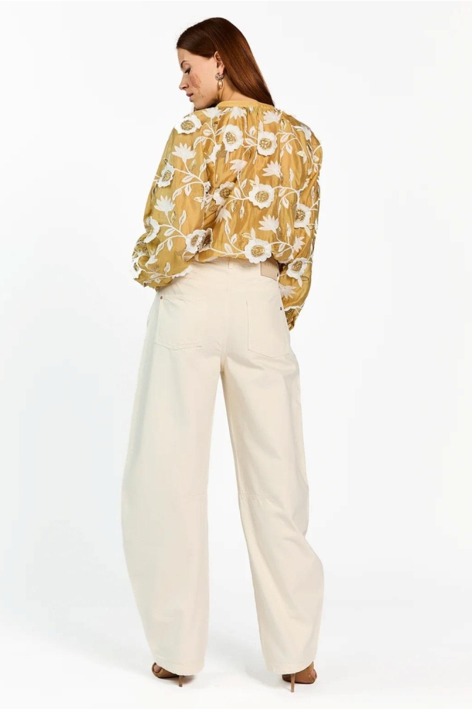 Aaiko gouden dames blouse | Model achteraanzicht