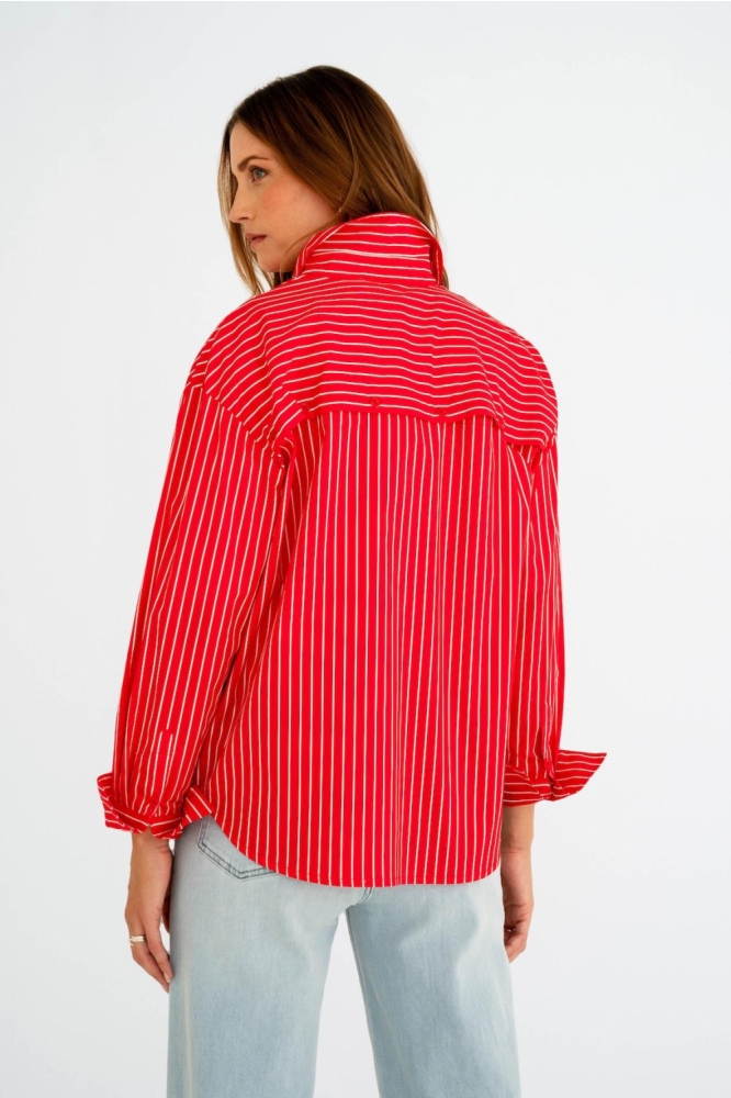 Maicazz rode dames blouse | Model achteraanzicht