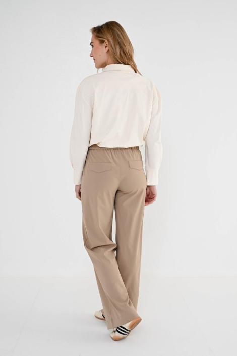 Maicazz ecru dames blouse | Model achteraanzicht