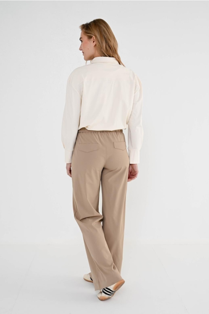 Maicazz ecru dames blouse | Model achteraanzicht