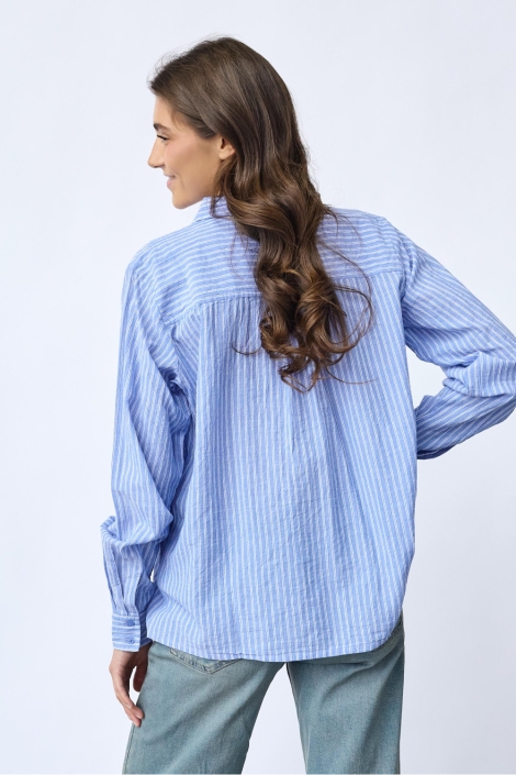SisterS point blauwe dames blouse | Model achteraanzicht