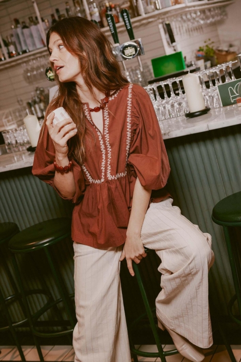 Zusss bruine dames blouse | Sfeerbeeld, In situatie