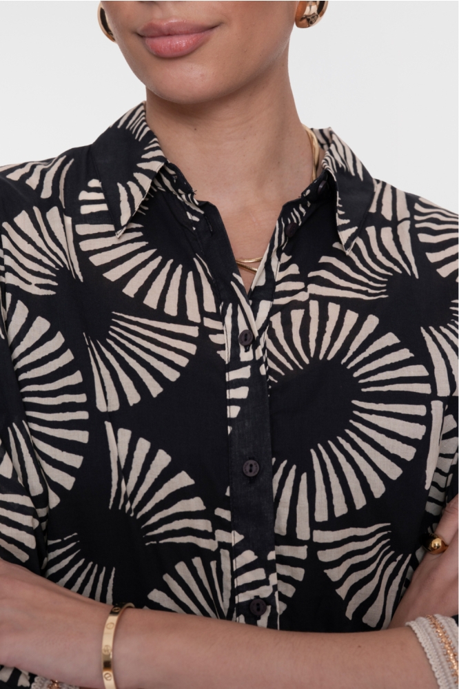 Geisha zwarte dames blouse | Close up