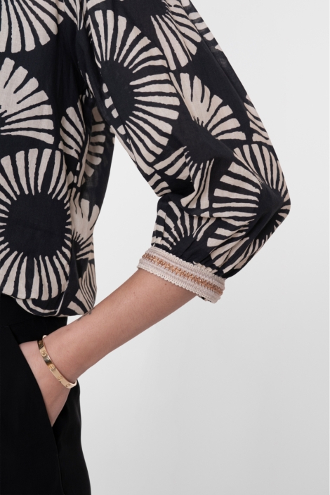Geisha zwarte dames blouse | Close up