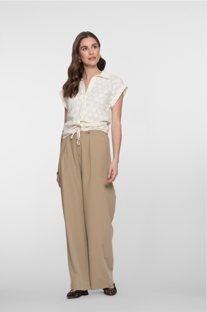 Geisha ecru dames blouse | Model