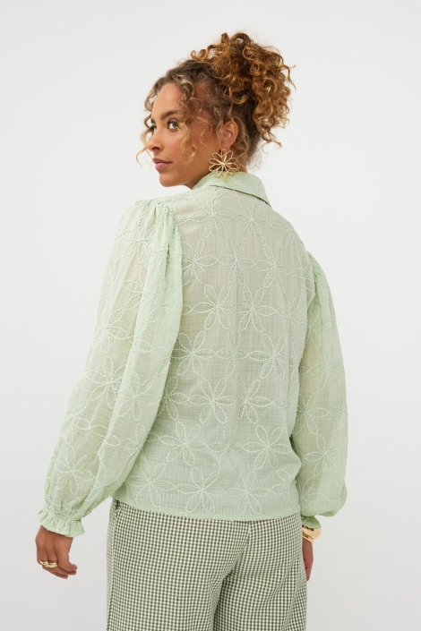 Ydence groene dames blouse | Model achteraanzicht